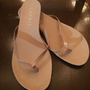 ☀️Tan flip flops☀️